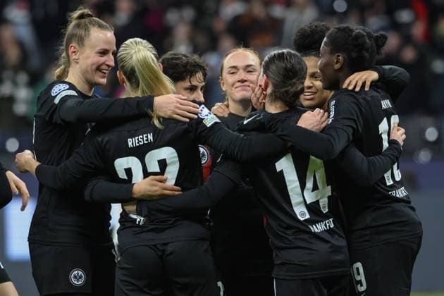 31.01.2024, xusrbx, Fussball Champions League Frauen, Eintracht Frankfurt Frauen - FC Rosengard emspor, die Spielerinnen von Eintracht Frankfurt, nach dem Tor zum 5:0 Lisanne Graewe (Eintracht Frankfurt, 8), (Mitte) (DFL DFB REGULATIONS PROHIBIT ANY USE OF PHOTOGRAPHS as IMAGE SEQUENCES and or QUASI-VIDEO) Frankfurt am Main