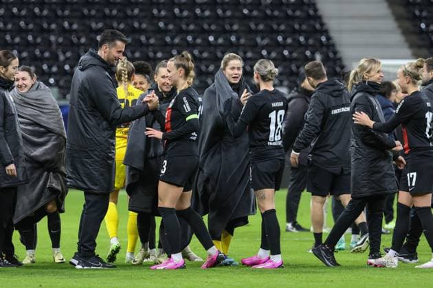 31.01.2024, xusrbx, Fussball Champions League Frauen, Eintracht Frankfurt Frauen - FC Rosengard emspor, die Spielerinnen von Eintracht Frankfurt, nach dem Spiel, (DFL DFB REGULATIONS PROHIBIT ANY USE OF PHOTOGRAPHS as IMAGE SEQUENCES and or QUASI-VIDEO) Frankfurt am Main