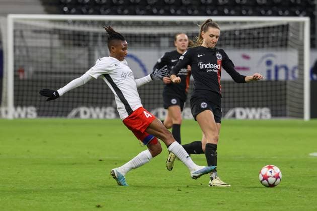 31.01.2024, xusrbx, Fussball Champions League Frauen, Eintracht Frankfurt Frauen - FC Rosengard emspor, v.l. Halimatu Ayinde (FC Rosengard, 4), Lara Prasnikar (Eintracht Frankfurt, 7), (DFL DFB REGULATIONS PROHIBIT ANY USE OF PHOTOGRAPHS as IMAGE SEQUENCES and or QUASI-VIDEO) Frankfurt am Main