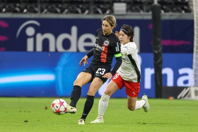 31.01.2024, xusrbx, Fussball Champions League Frauen, Eintracht Frankfurt Frauen - FC Rosengard emspor, v.l. Sara Doorsoun Khajeh (Eintracht Frankfurt, 23), Mai Kadowaki (FC Rosengard, 16), (DFL DFB REGULATIONS PROHIBIT ANY USE OF PHOTOGRAPHS as IMAGE SEQUENCES and or QUASI-VIDEO) Frankfurt am Main