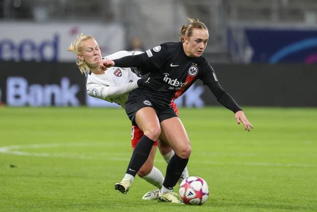 31.01.2024, xusrbx, Fussball Champions League Frauen, Eintracht Frankfurt Frauen - FC Rosengard emspor, v.l.Emilia Larsson (FC Rosengard, 9), Lisanne Graewe (Eintracht Frankfurt, 8), (DFL DFB REGULATIONS PROHIBIT ANY USE OF PHOTOGRAPHS as IMAGE SEQUENCES and or QUASI-VIDEO) Frankfurt am Main