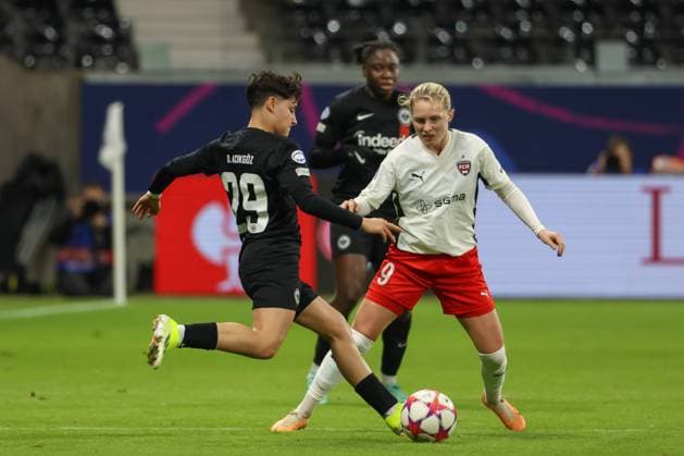 31.01.2024, xusrbx, Fussball Champions League Frauen, Eintracht Frankfurt Frauen - FC Rosengard emspor, v.l. Dilara Acikgoez (Eintracht Frankfurt, 29), Emilia Larsson (FC Rosengard, 9), (DFL DFB REGULATIONS PROHIBIT ANY USE OF PHOTOGRAPHS as IMAGE SEQUENCES and or QUASI-VIDEO) Frankfurt am Main