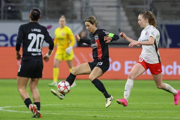 31.01.2024, xusrbx, Fussball Champions League Frauen, Eintracht Frankfurt Frauen - FC Rosengard emspor, v.l. Sara Doorsoun Khajeh (Eintracht Frankfurt, 23), Bea Sprung (FC Rosengard, 40), (DFL DFB REGULATIONS PROHIBIT ANY USE OF PHOTOGRAPHS as IMAGE SEQUENCES and or QUASI-VIDEO) Frankfurt am Main