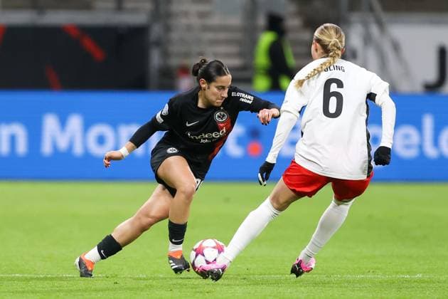 Deutsche Bank Park, Frankfurt Main Germany 31.01.2024 UEFA Women s Champions League match Grouppe A SGE Eintracht Frankfurt - Rosengard v.l., Ilayda Acikgöz (Eintracht Frankfurt), Ria Oeling (FC Rosengard) Copyright: JoaquimxFerreira
