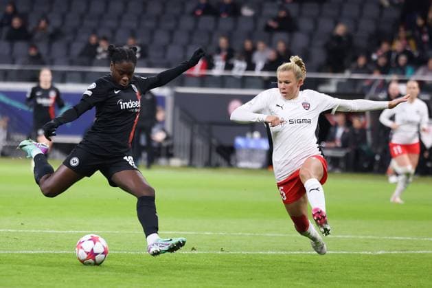 Deutsche Bank Park, Frankfurt Main Germany 31.01.2024 UEFA Women s Champions League match Grouppe A SGE Eintracht Frankfurt - Rosengard v.l., Torschuss Etonam Nicole Anyomi (Eintracht Frankfurt), Jessica Wik (FC Rosengard) Copyright: JoaquimxFerreira