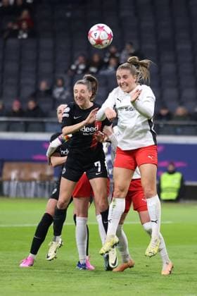 Deutsche Bank Park, Frankfurt Main Germany 31.01.2024 UEFA Women s Champions League match Grouppe A SGE Eintracht Frankfurt - Rosengard v.l., Lara Prasnikar (Eintracht Frankfurt), Gudrun Arnardottir (FC Rosengard), Kopfball, Kopfballduell Copyright: JoaquimxFerreira
