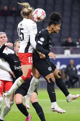 Deutsche Bank Park, Frankfurt Main Germany 31.01.2024 UEFA Women s Champions League match Grouppe A SGE Eintracht Frankfurt - Rosengard v.l., Jessica Wik (FC Rosengard), Shekiera Martinez (Eintracht Frankfurt), Kopfball, Kopfballduell Copyright: JoaquimxFerreira
