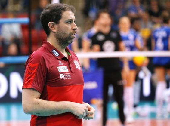 BAU 01.02.2024, Deutschland, Stuttgart Volleyball Champions League, Allianz MTV Stuttgart vs. SC Potsdam, SC Trainer Riccardo Boieri
