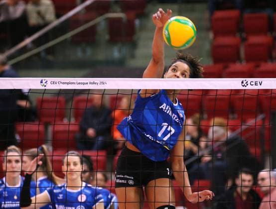 BAU 01.02.2024, Deutschland, Stuttgart Volleyball Champions League, Allianz MTV Stuttgart vs. SC Potsdam, Alexis Hart (MTV)