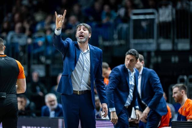 Basketball Berlin 01.02.2024 Saison 2023 2024 Euroleague Alba Berlin - Valencia Basket Alex Mumbru (Valencia, Trainer)