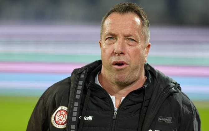 Fussball - 2. BL - Karlsruher SC - SV Wehen Wiesbaden - 02.02.24, Markus Kauczinski (SVWW), (KSC), -