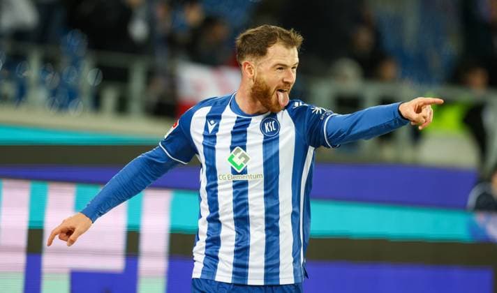 Fussball - 2. BL - Karlsruher SC - SV Wehen Wiesbaden - 02.02.24, 1:0 Budu Zivzivadze (KSC), -