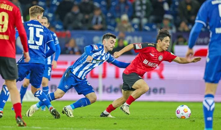 Fussball - 2. BL - Karlsruher SC - SV Wehen Wiesbaden - 02.02.24, Paul Nebel (KSC), Hyun-Ju Lee (SVWW), -