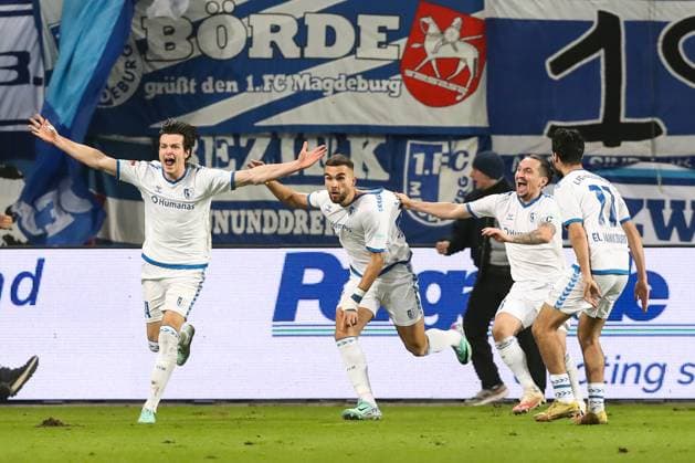 Sport Themen der Woche KW05 Sport Bilder des Tages Torjubel - Torschütze Emir Kuhinja (1. FC Magdeburg,18) trifft zum 1-1 - 2. Fußball Bundesliga Saison 2023-2024 1. FC Magdeburg vs. Holstein Kiel in der MDCC Arena in Magdeburg - Aktion,Fußball,Mann,Männer,Deutschland,02.02.2024 *** Goal celebration goal scorer Emir Kuhinja 1 FC Magdeburg,18 scores for 1 1 2 Soccer Bundesliga season 2023 2024 1 FC Magdeburg vs Holstein Kiel at the MDCC Arena in Magdeburg action,soccer,man,men,Germany,02 02 2024