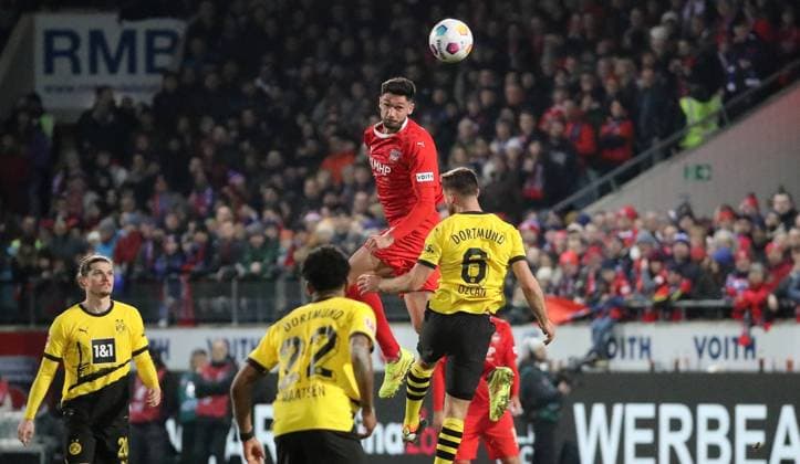 Marcel Sabitzer (Borussia Dortmund), Ian Maatsen (Borussia Dortmund), Tim Kleindienst (1. FC Heidenheim 1846), Salih Özcan (Borussia Dortmund), 02.02.2024, Heidenheim (Deutschland), Fussball, Bundesliga, 1.FC Heidenheim 1846 - Borussia Dortmund, DFB DFL REGULATIONS PROHIBIT ANY USE OF PHOTOGRAPHS AS IMAGE SEQUENCES AND OR QUASI-VIDEO.