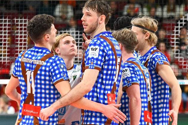 Die Spieler von Herrsching nach einem Punktgewinn, Aktion, Action, Spielszene