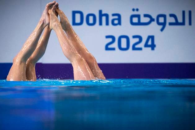 Sport Themen der Woche KW05 Sport Bilder des Tages Jelena Kontic and Ivan Martinovic of Serbia compete in the artistic swimming mixed duet technical preliminary during the 21st World Aquatics Championships at the Aspire Dome in Doha (Qatar), February 03, 2024. GiorgioXPerottino