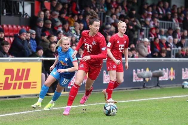 Bundesliga Frauen: RB Leipzig vs. 1. FC Köln, 03.02.24 Sara Agrez (4, 1. FC Köln) vor Vanessa Fudalla (10, RB Leipzig). Fussball, Google Pixel Frauen-Bundesliga, Saison 2023 2024, 12. Spieltag: RB Leipzig vs. 1. FC Köln am 03.02.24, RB-Akademie Cottaweg. DFB REGULATIONS PROHIBIT ANY USE OF PHOTOGRAPHS AS IMAGE SEQUENCES AND OR QUASI-VIDEO. Copyright: xBEAUTIFULxSPORTS JanxKaeferx