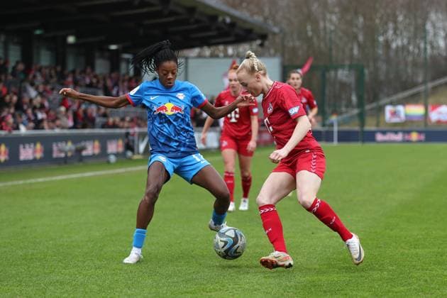 Bundesliga Frauen: RB Leipzig vs. 1. FC Köln, 03.02.24 Lydia Andrade (17, RB Leipzig) gegen Anna Gerhardt (21, 1. FC Köln). Fussball, Google Pixel Frauen-Bundesliga, Saison 2023 2024, 12. Spieltag: RB Leipzig vs. 1. FC Köln am 03.02.24, RB-Akademie Cottaweg. DFB REGULATIONS PROHIBIT ANY USE OF PHOTOGRAPHS AS IMAGE SEQUENCES AND OR QUASI-VIDEO. Copyright: xBEAUTIFULxSPORTS JanxKaeferx