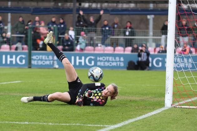 Bundesliga Frauen: RB Leipzig vs. 1. FC Köln, 03.02.24 Torwart Paula Hoppe (12, 1. FC Köln) pariert den Bal. Fussball, Google Pixel Frauen-Bundesliga, Saison 2023 2024, 12. Spieltag: RB Leipzig vs. 1. FC Köln am 03.02.24, RB-Akademie Cottaweg. DFB REGULATIONS PROHIBIT ANY USE OF PHOTOGRAPHS AS IMAGE SEQUENCES AND OR QUASI-VIDEO. Copyright: xBEAUTIFULxSPORTS JanxKaeferx