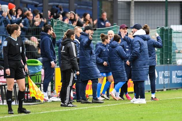 Fußball I Frauen I Saison 2023-2024 I 1. Frauen-Bundesliga I 12. Spieltag I RB Leipzig - 1. FC Köln I 03.02.2024 Torjubel auf der Bank von RB Leipzig Leipzig RB Trainingszentrum, Cottaweg 7 Sachsen Deutschland Copyright: xLobeca InesxHähnelx