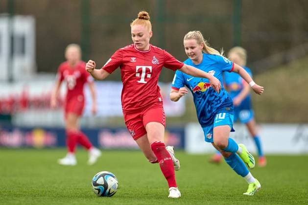03.02.2024, GER, Frauenfußball, BL, 2023 2024, RB Leipzig - 1. FC Köln Laura Vogt (8, 1. FC Köln), Freisteller, Aktion, mit Ball Leipzig Trainingszentrum der Roten Bulle Sachsen Deutschland