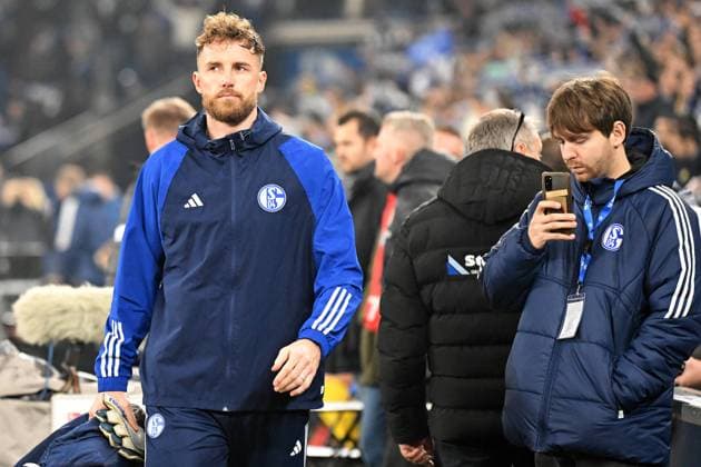 Gelsenkirchen, Veltins Arena, 03.02.24, GER, Herren, 2.Bundesliga, Saison 2023-2024, FC Schalke 04 - Eintracht Braunschweig Bild: Torwart Ralf FAEHRMANN (Schalke) auf der Ersatzbank Only for editorial use! DFL regulations prohibit any use of photographs as image sequences and or quasi-video. NRW Deutschland *** Gelsenkirchen, Veltins Arena, 03 02 24, GER, Herren, 2 Bundesliga, Saison 2023 2024, FC Schalke 04 Eintracht Braunschweig Bild Torwart Ralf FAEHRMANN Schalke auf der Ersatzbank Only for editorial use DFL regulations prohibit any use of photographs as image sequences and or quasi video NRW Germany