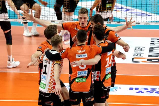 DEU, DVV, 1.VBL, BR Volleys vs. TSV Haching Muenchen, 03.02.2024, Max-Schmeling-Halle, Berlin, DEU, DVV, 1.VBL, BR Volleys vs. TSV Haching Muenchen, im Bild BR Volleys-Spielerkreis Foto: Juergen Engler nordphoto GmbH