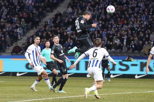 03.02.2024, xtgx, Fussball - 2.Bundesliga, Hertha BSC Berlin - Hamburger SV emspor, v.l. Andras Nemeth (HSV, 20) Kopfball (DFL DFB REGULATIONS PROHIBIT ANY USE OF PHOTOGRAPHS as IMAGE SEQUENCES and or QUASI-VIDEO) Berlin