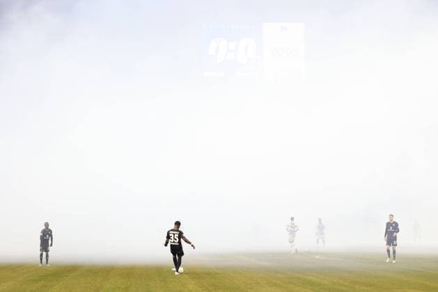 Bilder des Jahres 2024, Sport 02 Feburar Sport Themen der Woche KW05 Sport Bilder des Tages DEU, DFL, 2. FBL, Hertha BSC vs. Hamburger SV, 03.02.2024, Berliner Olympiastadion, Berlin, DEU, DFL, 2. FBL, Hertha BSC vs. Hamburger SV, im Bild Hamburger-Fanblock, Pyro DFL - regulations prohibit any use of Photographs as image sequences and or quasi-video Foto: Juergen Engler nordphoto GmbH *** DEU, DFL, 2 FBL, Hertha BSC vs Hamburger SV, 03 02 2024, Berliner Olympiastadion, Berlin, DEU, DFL, 2 FBL, Hertha BSC vs Hamburger SV, im Bild Hamburger Fanblock, Pyro DFL regulations prohibit any use of Photographs as image sequences and or quasi video Foto Juergen Engler nordphoto GmbH nordphotoxGmbHx xEngler nph00076