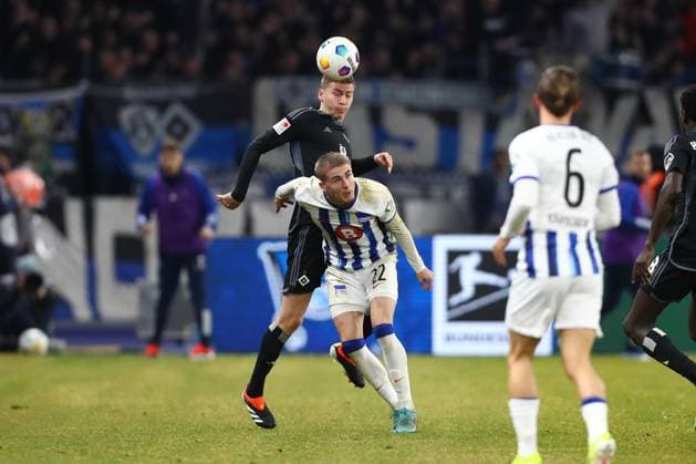 03.02.2024, xtgx, Fussball - 2.Bundesliga, Hertha BSC Berlin - Hamburger SV emspor, v.l. Ignace Van der Brempt (HSV, 22) und Marten Winkler (Hertha, 22) Zweikampf, Duell, Kampf, tackle (DFL DFB REGULATIONS PROHIBIT ANY USE OF PHOTOGRAPHS as IMAGE SEQUENCES and or QUASI-VIDEO) Berlin