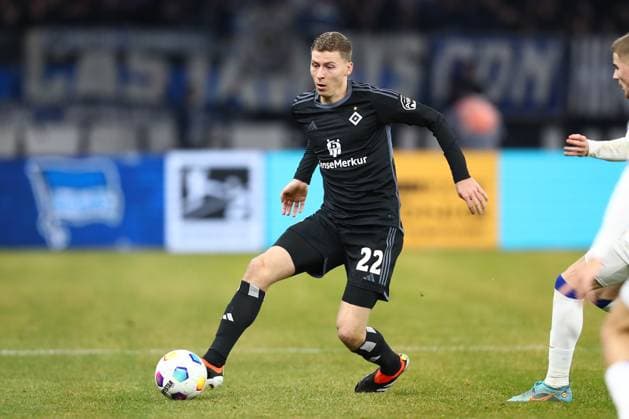 03.02.2024, xtgx, Fussball - 2.Bundesliga, Hertha BSC Berlin - Hamburger SV emspor, v.l. Ignace Van der Brempt (HSV, 22) am Ball, plays the ball (DFL DFB REGULATIONS PROHIBIT ANY USE OF PHOTOGRAPHS as IMAGE SEQUENCES and or QUASI-VIDEO) Berlin
