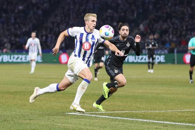03.02.2024, xtgx, Fussball - 2.Bundesliga, Hertha BSC Berlin - Hamburger SV emspor, v.l. Marc Oliver Kempf (Hertha, 20), Guilherme Ramos (HSV, 13) Zweikampf, Duell, Kampf, tackle (DFL DFB REGULATIONS PROHIBIT ANY USE OF PHOTOGRAPHS as IMAGE SEQUENCES and or QUASI-VIDEO) Berlin