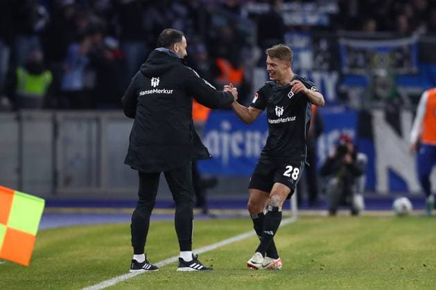 03.02.2024, xtgx, Fussball - 2.Bundesliga, Hertha BSC Berlin - Hamburger SV emspor, v.l. Miro Muheim (HSV, 28) Jubel, Torjubel, jubelt ueber das Tor, celebrate the goal, celebration (DFL DFB REGULATIONS PROHIBIT ANY USE OF PHOTOGRAPHS as IMAGE SEQUENCES and or QUASI-VIDEO) Berlin