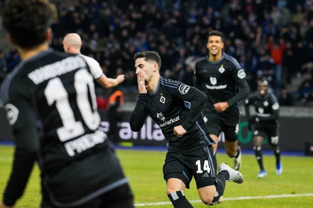 Fussball 2. Bundesliga, Hertha BSC - Hamburger SV 03.02.2024, xdanx, Fussball 2. Bundesliga, Hertha BSC - Hamburger SV, v.l. Ludovit Reis (Hamburger SV 14),Jubel nach dem 1:2 (DFL DFB REGULATIONS PROHIBIT ANY USE OF PHOTOGRAPHS as IMAGE SEQUENCES and or QUASI-VIDEO) Foto: Daniel Lakomski Mix1 Berlin Olympiastadion Berlin Berlin Deutschland (DE)