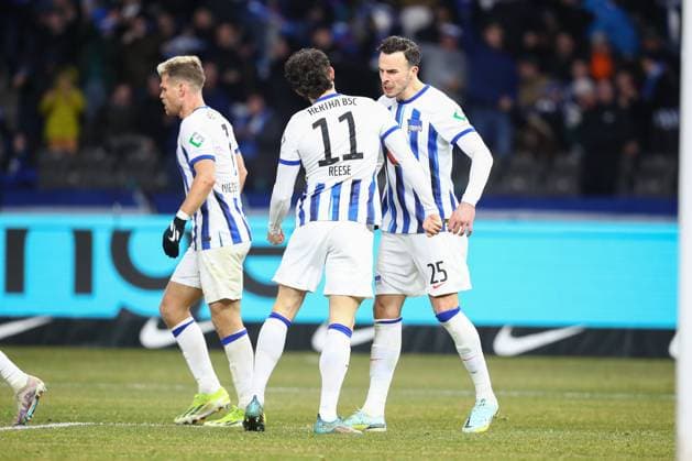 03.02.2024, xtgx, Fussball - 2.Bundesliga, Hertha BSC Berlin - Hamburger SV emspor, v.l. Jubel nach dem 1:1 durch Haris Tabakovic (Hertha, 25) (DFL DFB REGULATIONS PROHIBIT ANY USE OF PHOTOGRAPHS as IMAGE SEQUENCES and or QUASI-VIDEO) Berlin