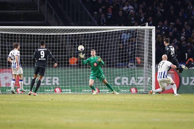 03.02.2024, xtgx, Fussball - 2.Bundesliga, Hertha BSC Berlin - Hamburger SV emspor, v.l. Tor zum 1:2 durch Ludovit Reis (HSV, 14) (DFL DFB REGULATIONS PROHIBIT ANY USE OF PHOTOGRAPHS as IMAGE SEQUENCES and or QUASI-VIDEO) Berlin