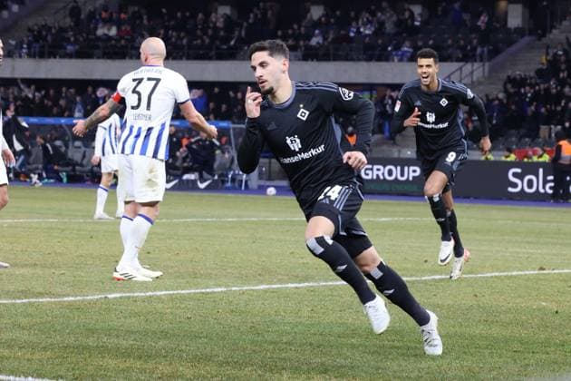 DEU, DFL, 2. FBL, Hertha BSC vs. Hamburger SV, 03.02.2024, Berliner Olympiastadion, Berlin, DEU, DFL, 2. FBL, Hertha BSC vs. Hamburger SV, im Bild 1:2 durch Ludovit Reis (Hamburger SV 14) DFL - regulations prohibit any use of Photographs as image sequences and or quasi-video Foto: Juergen Engler nordphoto GmbH