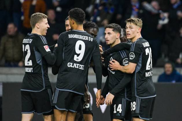 Fussball 2. Bundesliga, Hertha BSC - Hamburger SV 03.02.2024, xdanx, Fussball 2. Bundesliga, Hertha BSC - Hamburger SV, v.l. Ignace Van Der Brempt (Hamburger SV 22),Robert Glatzel (Hamburger SV 9),Ludovit Reis (Hamburger SV 14)Jubel nach dem 1:2 (DFL DFB REGULATIONS PROHIBIT ANY USE OF PHOTOGRAPHS as IMAGE SEQUENCES and or QUASI-VIDEO) Foto: Daniel Lakomski Mix1 Berlin Olympiastadion Berlin Berlin Deutschland (DE)