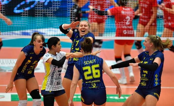 3.2.2024, Schweriner Jubel, Mitte Margaret Wolowicz, Volleyball, Bundesliga, Dresdner SC - SSC Schwerin, (c) Dresden Deutschland