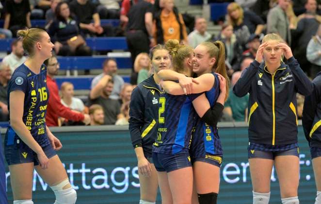 3.2.2024, Schwerin jubelt über den Sieg, Volleyball, Bundesliga, Dresdner SC - SSC Schwerin, (c) Dresden Deutschland