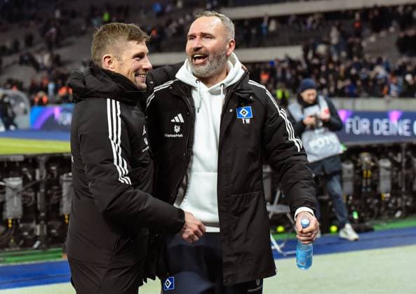 Fussball 2. Bundesliga, Hertha BSC - Hamburger SV 03.02.2024, xdanx, Fussball 2. Bundesliga, Hertha BSC - Hamburger SV, v.l. Julian Huebner (Hamburger SV Co.Trainer),Tim Walter (Hamburger SV Trainer),Jubel ueber den Sieg, Jubel nach Spielende (DFL DFB REGULATIONS PROHIBIT ANY USE OF PHOTOGRAPHS as IMAGE SEQUENCES and or QUASI-VIDEO) Foto: Daniel Lakomski Mix1 Berlin Olympiastadion Berlin Berlin Deutschland (DE)