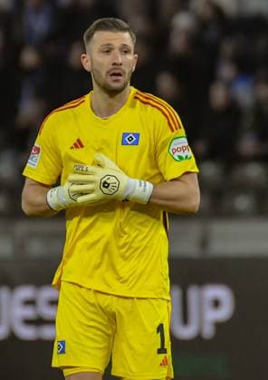 Fussball 2. Bundesliga, Hertha BSC - Hamburger SV 03.02.2024, xdanx, Fussball 2. Bundesliga, Hertha BSC - Hamburger SV, v.l. Daniel Heuer Fernandes (Hamburger SV 1) (DFL DFB REGULATIONS PROHIBIT ANY USE OF PHOTOGRAPHS as IMAGE SEQUENCES and or QUASI-VIDEO) Foto: Daniel Lakomski Mix1 Berlin Olympiastadion Berlin Berlin Deutschland (DE)