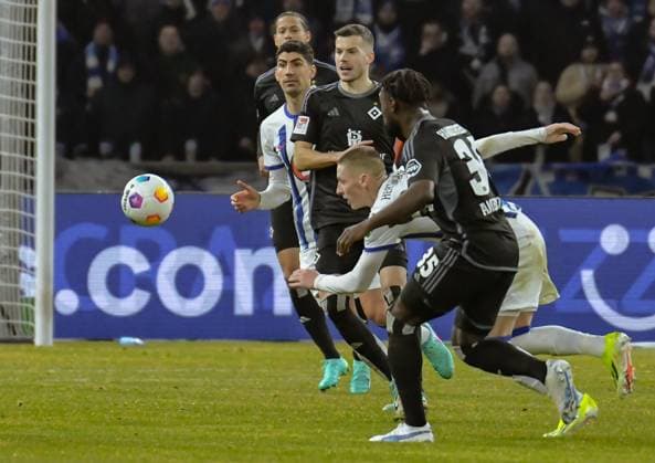 Fussball 2. Bundesliga, Hertha BSC - Hamburger SV 03.02.2024, xdanx, Fussball 2. Bundesliga, Hertha BSC - Hamburger SV, v.l. Andreas Bouchalakis (Hertha BSC 5),Laszlo Benes (Hamburger SV 8),Palko Dardai (Hertha BSC 27),Stephan Ambrosius (Hamburger SV 35),Zweikampf, Duell, Kampf, tackle (DFL DFB REGULATIONS PROHIBIT ANY USE OF PHOTOGRAPHS as IMAGE SEQUENCES and or QUASI-VIDEO) Foto: Daniel Lakomski Mix1 Berlin Olympiastadion Berlin Berlin Deutschland (DE)