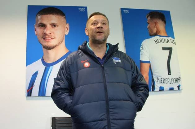 DEU, DFL, 2. FBL Hertha BSC, Training, PK, 04.02.2024, Sportforum, Berlin, DEU, DFL, 2. FBL Hertha BSC, Training, PK, im Bild Cheftrainer Pal Dardai (Hertha BSC Berlin) auf den Fotos, Marton Dardai (Hertha BSC Berlin 31), Florian Niederlechner (Hertha BSC Berlin 7) DFL - regulations prohibit any use of Photographs as image sequences and or quasi-video Foto: Juergen Engler nordphoto GmbH