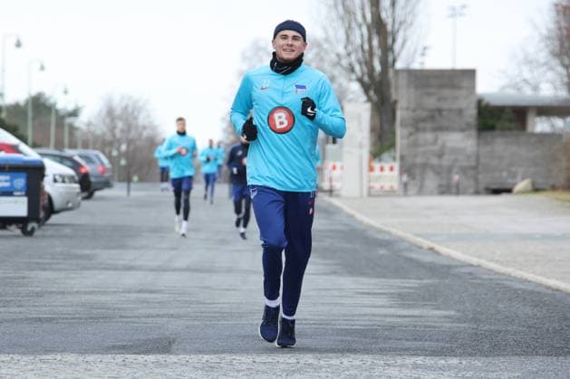 DEU, DFL, 2. FBL Hertha BSC, Training, PK, 04.02.2024, Sportforum, Berlin, DEU, DFL, 2. FBL Hertha BSC, Training, PK, im Bild Auslauftraining, auslaufen nach einem Spiel, Marten Winkler (Hertha BSC Berlin 22) DFL - regulations prohibit any use of Photographs as image sequences and or quasi-video Foto: Juergen Engler nordphoto GmbH