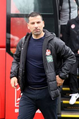 04.02.2024, xmohx, Fussball 2.Bundesliga, SV Elversberg - 1.FC Kaiserslautern emspor, v.l. Mannschaftsbus Ankunft Trainer Coach Dimitrios Grammozis (1. FC Kaiserslautern) (DFL DFB REGULATIONS PROHIBIT ANY USE OF PHOTOGRAPHS as IMAGE SEQUENCES and or QUASI-VIDEO) Elversberg