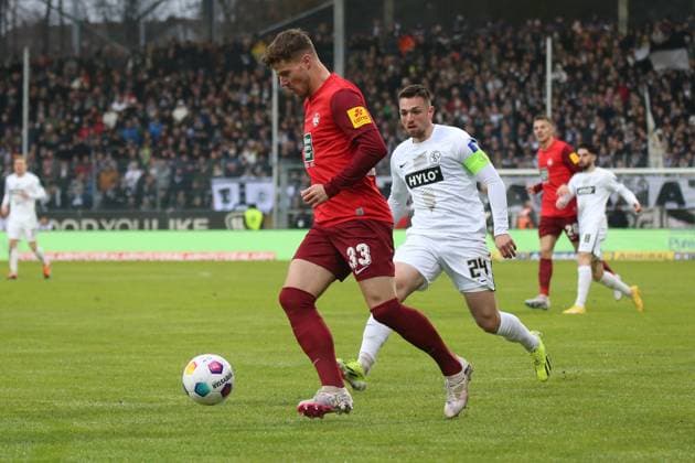 04.02.2024, xmohx, Fussball 2.Bundesliga, SV Elversberg - 1.FC Kaiserslautern emspor, v.l. Jan Elvedi (1. FC Kaiserslautern) Luca Schnellbacher (SV Elversberg) Zweikampf, Aktion, action, battle for the ball (DFL DFB REGULATIONS PROHIBIT ANY USE OF PHOTOGRAPHS as IMAGE SEQUENCES and or QUASI-VIDEO) Elversberg