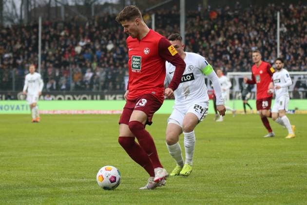 04.02.2024, xmohx, Fussball 2.Bundesliga, SV Elversberg - 1.FC Kaiserslautern emspor, v.l. Jan Elvedi (1. FC Kaiserslautern) Luca Schnellbacher (SV Elversberg) Zweikampf, Aktion, action, battle for the ball (DFL DFB REGULATIONS PROHIBIT ANY USE OF PHOTOGRAPHS as IMAGE SEQUENCES and or QUASI-VIDEO) Elversberg