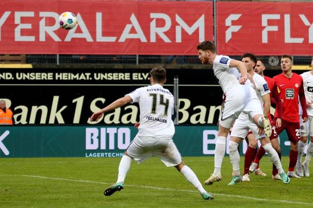 04.02.2024, xmohx, Fussball 2.Bundesliga, SV Elversberg - 1.FC Kaiserslautern emspor, v.l. Abseitstor Florian Le Joncour (SV Elversberg) (DFL DFB REGULATIONS PROHIBIT ANY USE OF PHOTOGRAPHS as IMAGE SEQUENCES and or QUASI-VIDEO) Elversberg
